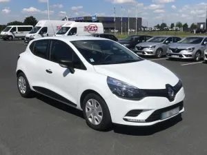 Voiture commerciale type Clio